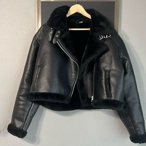 excellent condition Divided jacket moto faux leather lined pockets women’s lrg